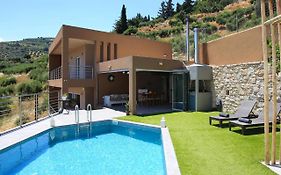 Design Villa Nicol - Heated Pool - Summer Kitchen